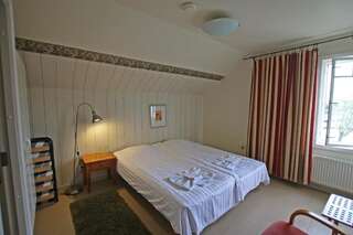 Отели типа «постель и завтрак» Villa Huvila Савонлинна Двухместный номер с 2 отдельными кроватями-7
